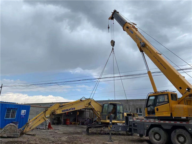 堆龙德庆区25吨吊车的工作半径是多少？