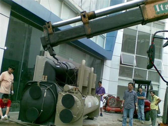 堆龙德庆区随车吊和汽车吊的核心区别是什么？哪种更省钱？