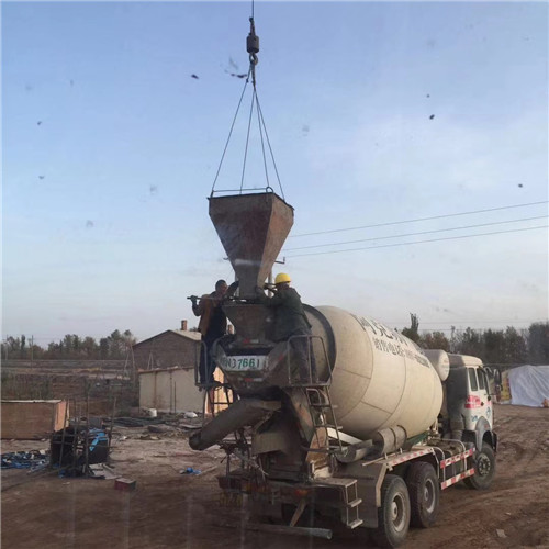 堆龙德庆区“精准瞄准”—— 吊车的 “定位导航” 技术